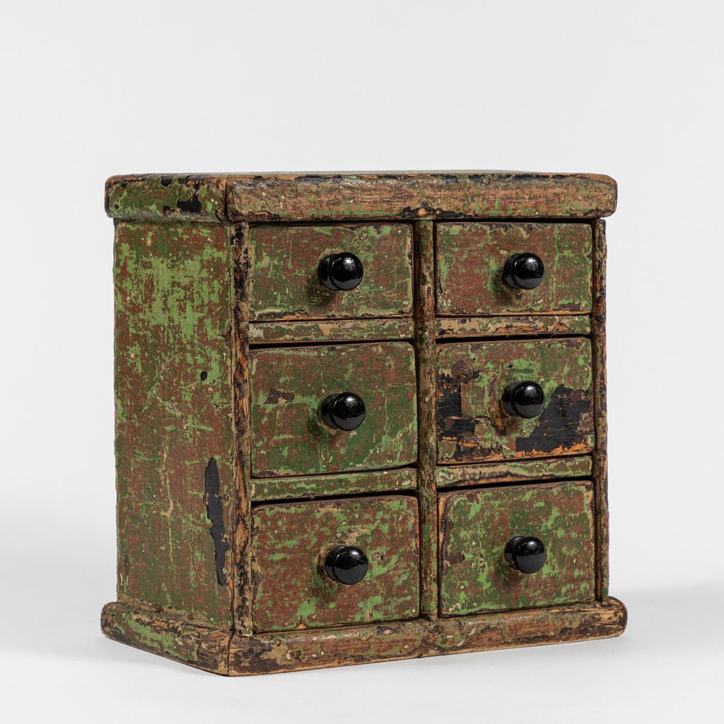 LeeStantonLA's tweet photo. A PAINTED BOX WITH DRAWERS AND LIFT TOP | England, 1840 https://t.co/Tsazxlvcrp 

#EnglishAntiques #Patina #Antiques https://t.co/oCLq4H2I2U