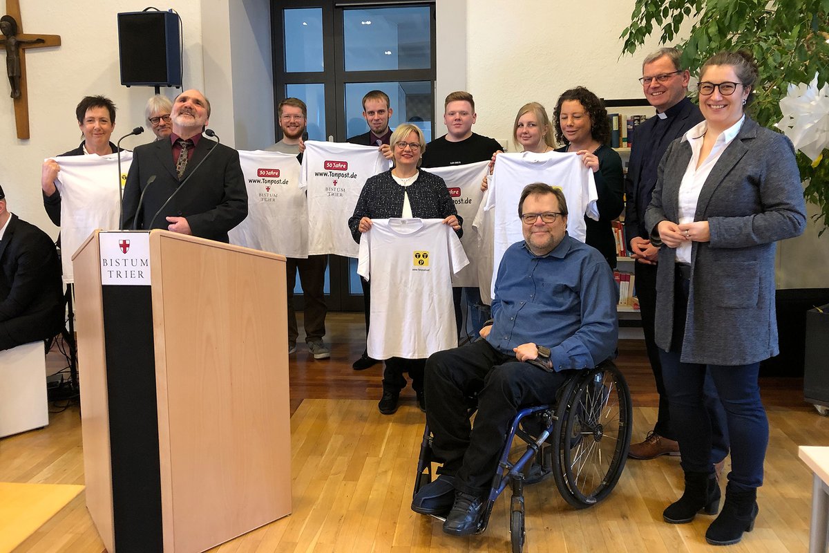 Herzlichen Glückwunsch: Die Trierer Tonpost, das Audiomagazin für Blinde und Sehbehinderte, feiert 50. Geburtstag
bistum-trier.de/news-details/p…
#inklusion