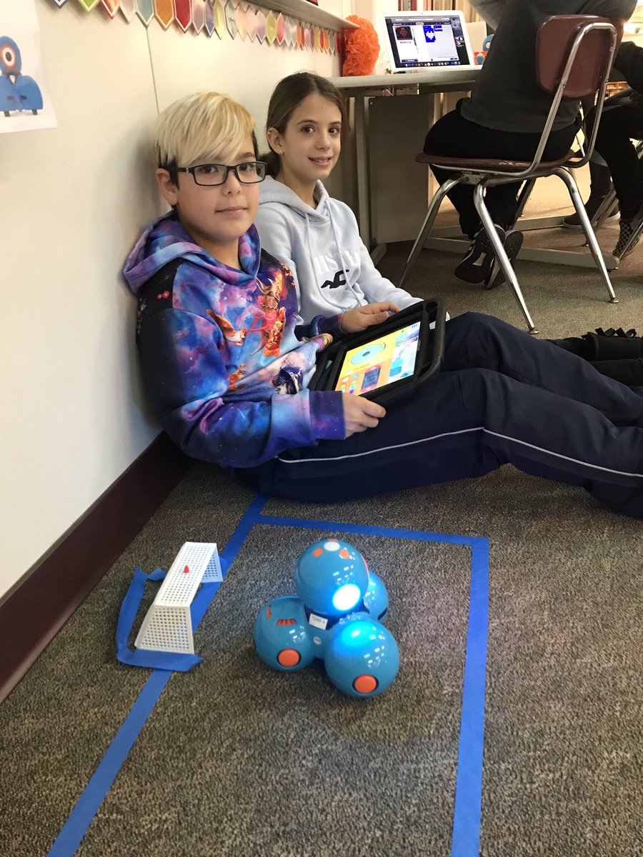 EbelingElem's tweet photo. Ebeling students are celebrating computer science this week in Media Center by coding with robots and other coding applications! https://t.co/J1AbfCaYAp