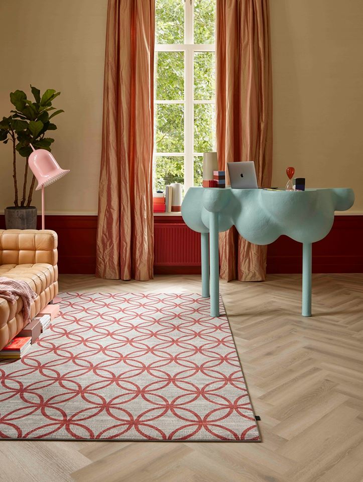 Een mooi vloerkleed voegt vaak nét dat beetje extra toe aan een ruimte. In dit artikel geven we je 5 tips om het perfecte vloerkleed voor jouw project te vinden. ow.ly/Hjdc50xvhx3
#Tarkett #Desso #Vloeren #Vloerkleed