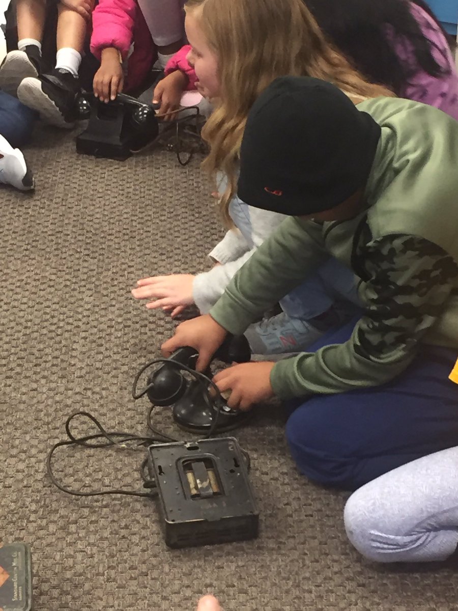 ChevyChaseES3's tweet photo. Bringing our evolution of technology project to real life! Looking at technology through the years to get engaged for our next writing project! #interactive @ChevyChaseES https://t.co/hByxWDAl2h