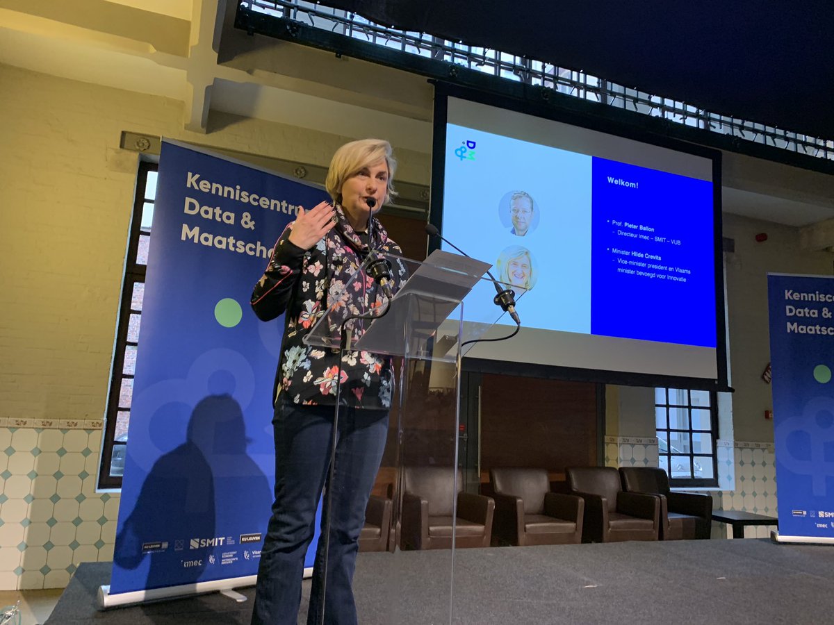 Artificiële Intelligentie: universiteiten slaan de handen in elkaar voor nieuw 'Kenniscentrum Data en Maatschappij' ow.ly/HgO930q0iey #KCDaMa #AI