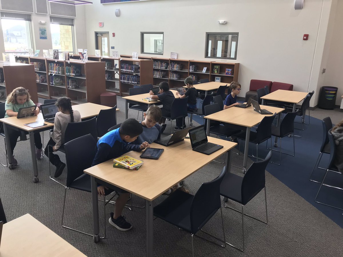 LarkspurLIBR's tweet image. Let the #HourOfCode begin! #studentengagement #LISDcodes