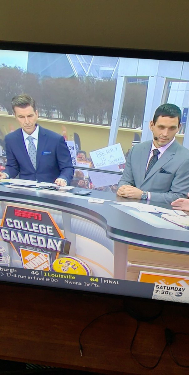 GoPetrelsBSB's tweet photo. You hate to see it. 
📍- SEC Championship Atlanta, GA https://t.co/ArE56BbFIa