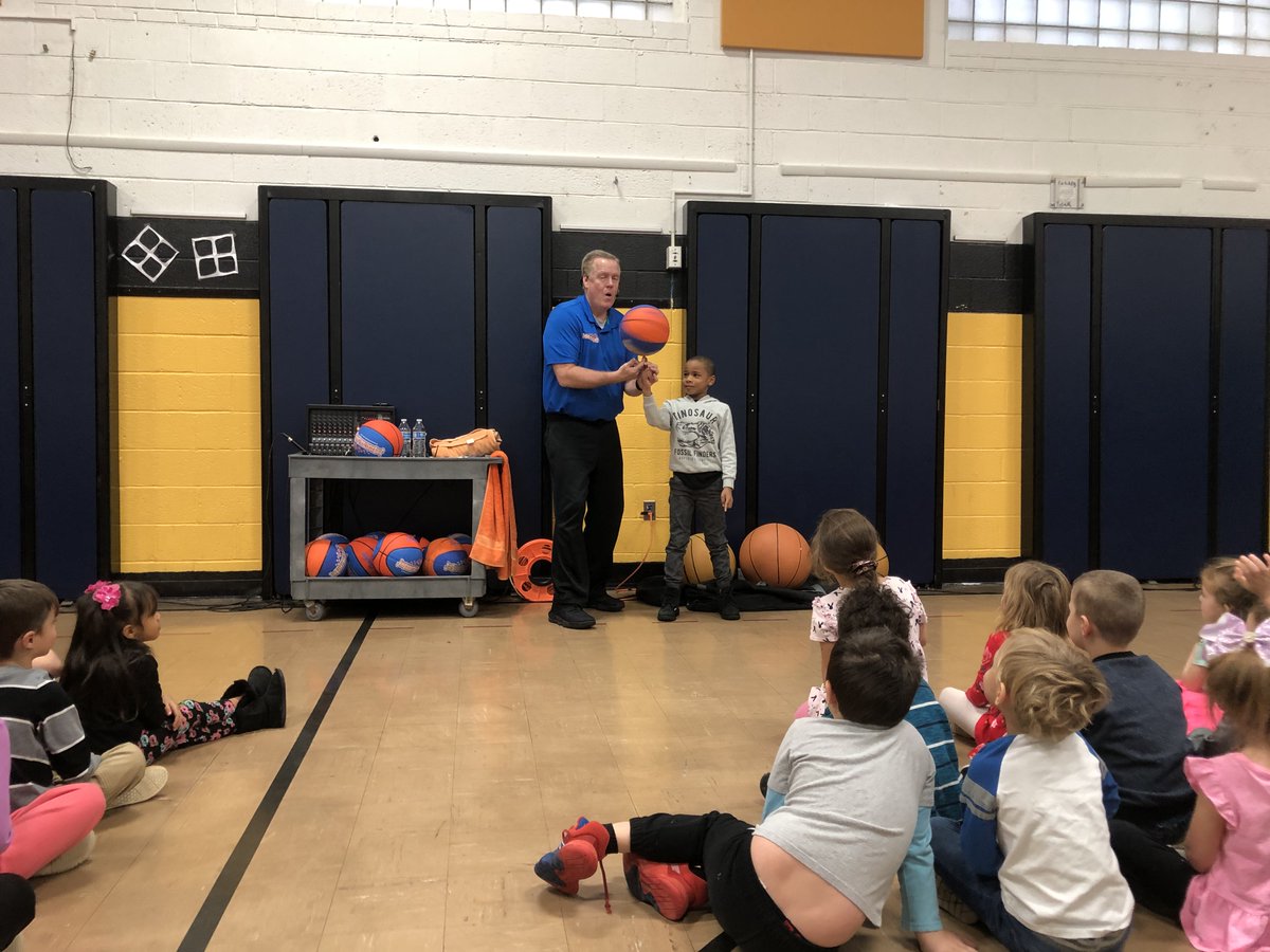 RLSD_Beavers's tweet photo. Basketball Jones is visiting our elementary schools this week. This morning, he visited @MelridgeElem to talk to students about kindness, listening, trying hard, positive attitude and owning your choices as well as showing off some unbelievable basketball moves!

#WeAreRiverside https://t.co/fIxCKWhEMh