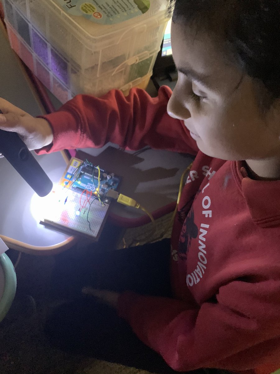 FrontierGifted's tweet photo. Powerful learning at @FrontierSchools starts early on Monday mornings with @arduino! Getting excited about the @MOEducation conference right around the corner! #MOPWR2020 @NobbeChristine https://t.co/pengjAIFhZ