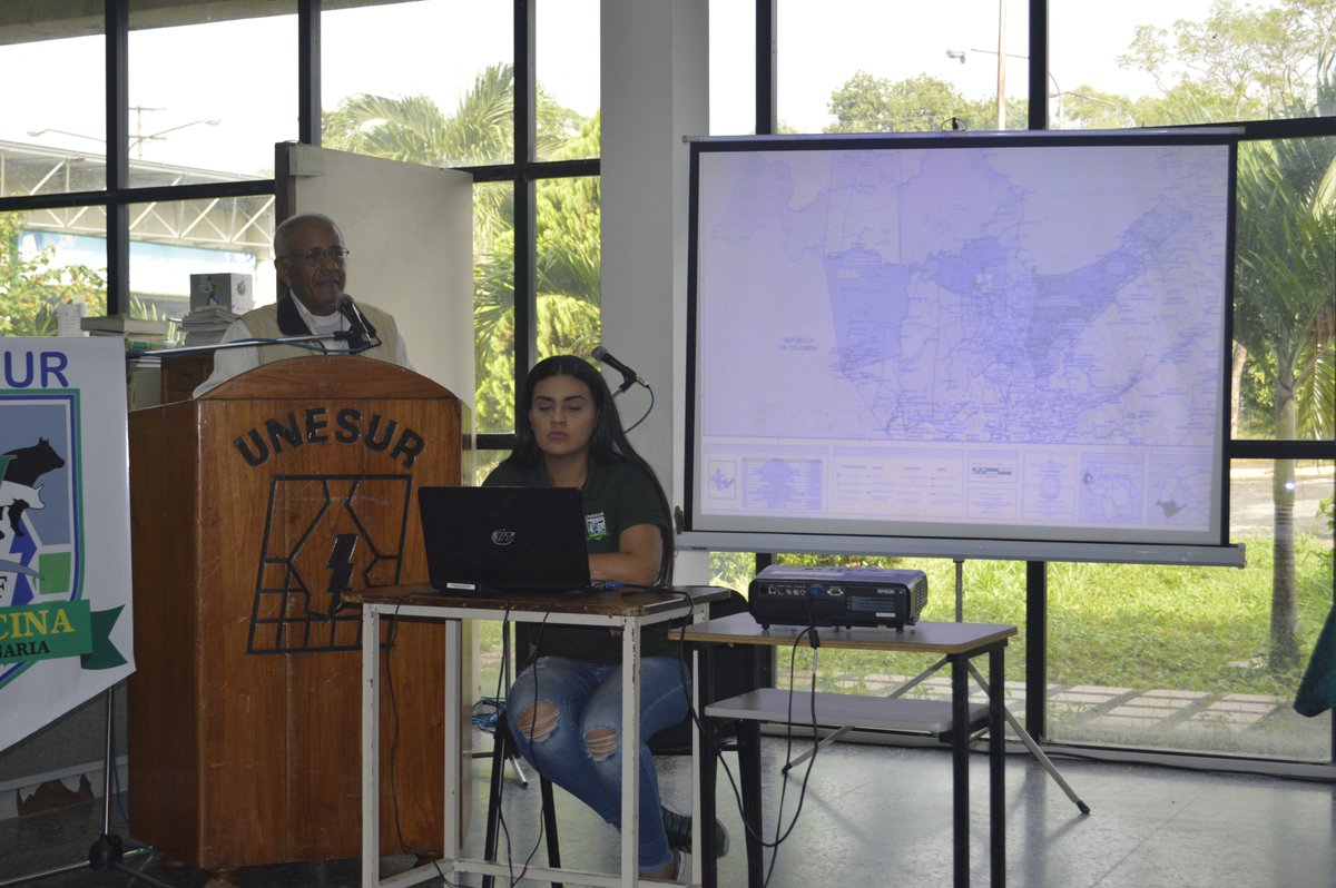 UnesurOficial's tweet photo. #09Dic Desarrollamos el Seminario "La Cuenca Socioproductiva. Políticas socio-ambientales del área agrícola animal", dirigido específicamente a las cuencas hidrográficas de los ríos Chama y Escalante @NicolasMaduro @CesarTrompizVE @MartinezUNESUR https://t.co/3KSRVbf64Q