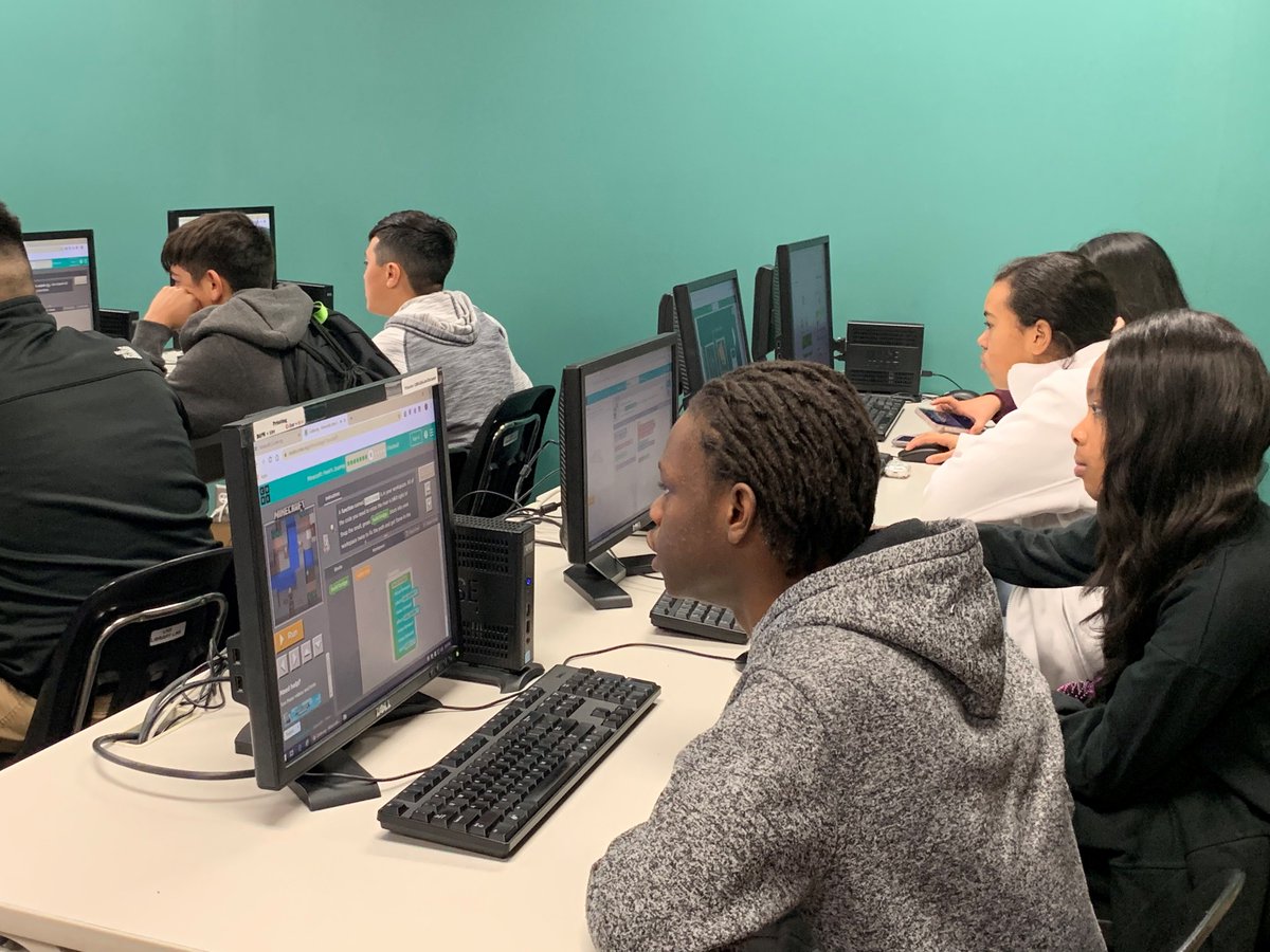 asoderquist's tweet photo. It's #HourOfCode week and @AsucenaConcha and her students are all in!  #LufkinCodes
@BrandonHBoyd @ShellySlaton @StaceyMcCarty14 @media_lhs https://t.co/MwVfdMVopd