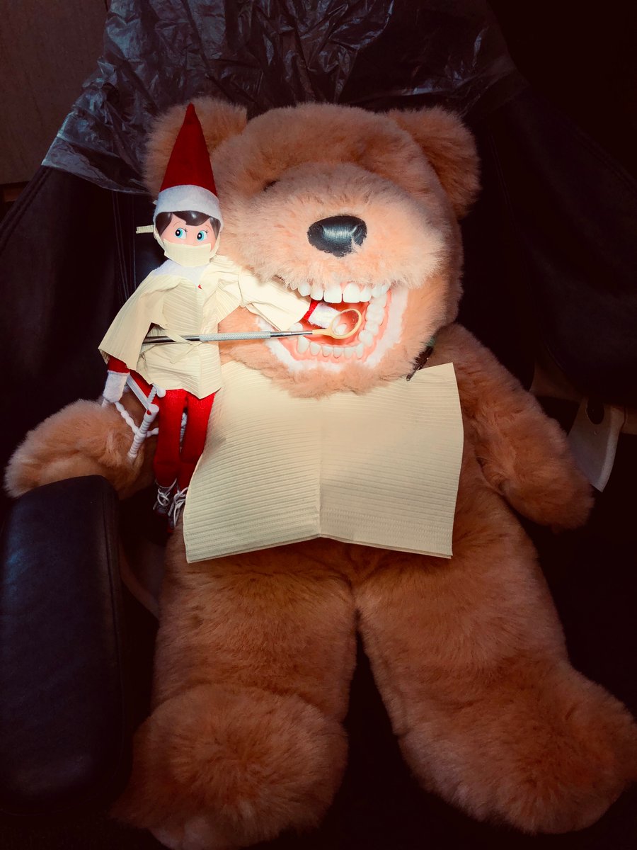 Chicagokidds's tweet photo. Flossy is checking teeth for Santa!!  Make sure you have your check up scheduled before the end of the year.  
#Flossy  #chicagokiddspediatricdentistry  #dentalcheckup  #reportingtosanta https://t.co/airJTO2zXt