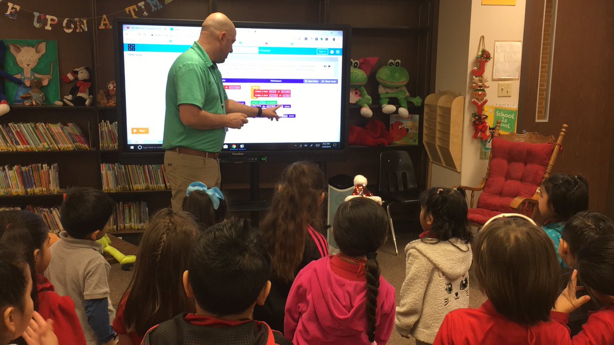 MrCtechme's tweet image. Hey @mtomaselli, it is @mtomaselli leading hour of code @Magrill_AISD @EcMagrill #HourOfCode #AISDHoC #CSEduWeek #CS4Aldine
