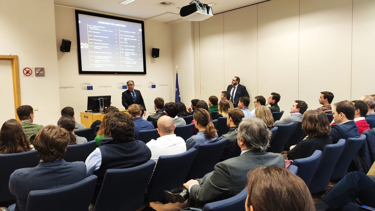 Un placer explicar la organización, estructura y funcionamiento del <a href="/Europarl_ES/">Parlamento Europeo en España</a> a los alumnos del <a href="/IISanTelmo/">San Telmo Business School</a>. Gracias por vuestro interés en conocer el día a día en #Bruselas.