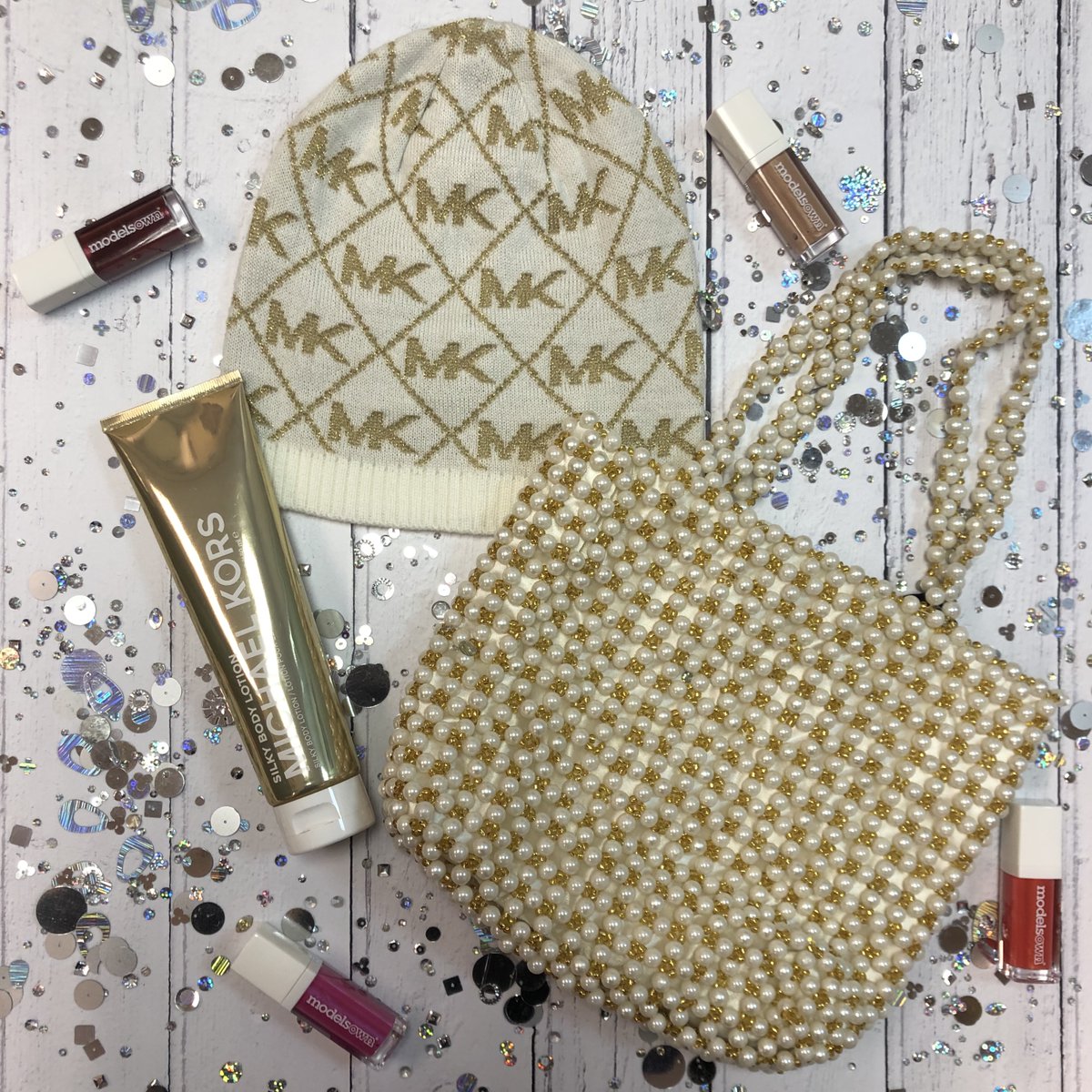 FishergateSC's tweet photo. #AdventCompetition DAY 11 ⭐️ #Win some fabulous designer treats and a stunning beaded bag from @TKMaxx_UK! Follow us, like &amp; RT to enter, ends 8am 16/12/19. Winner to collect ⭐️You can also enter on Facebook &amp; Instagram! https://t.co/6c9vqeadGO