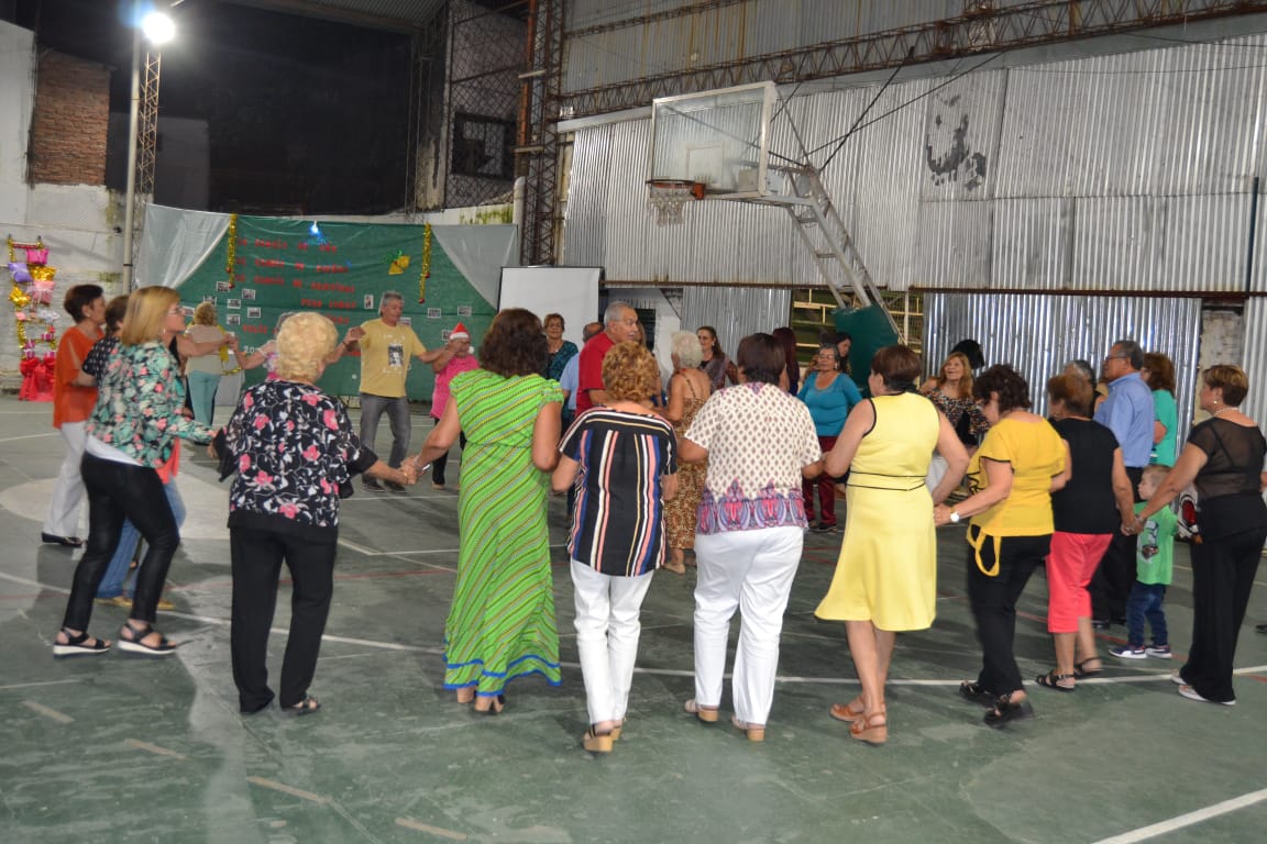 ¡Cerramos el año de #PausaActiva! 👩‍🦳👴

Los mayores de la familia verde festejaron el cierre del año con un gran encuentro para conmemorar todas las actividades hechas y las que vendrán.

¡Vamos #Hindú! 😃💚