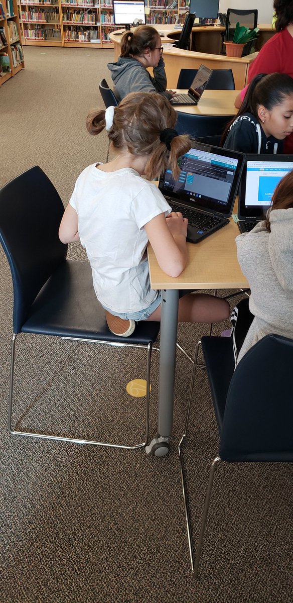 A_RobinsonLib's tweet image. Students are learning how to code using various tech. #HourOfCode #camachotribe @A_RobinsonLib @LeanderISD_Lib @Camacho_Elem