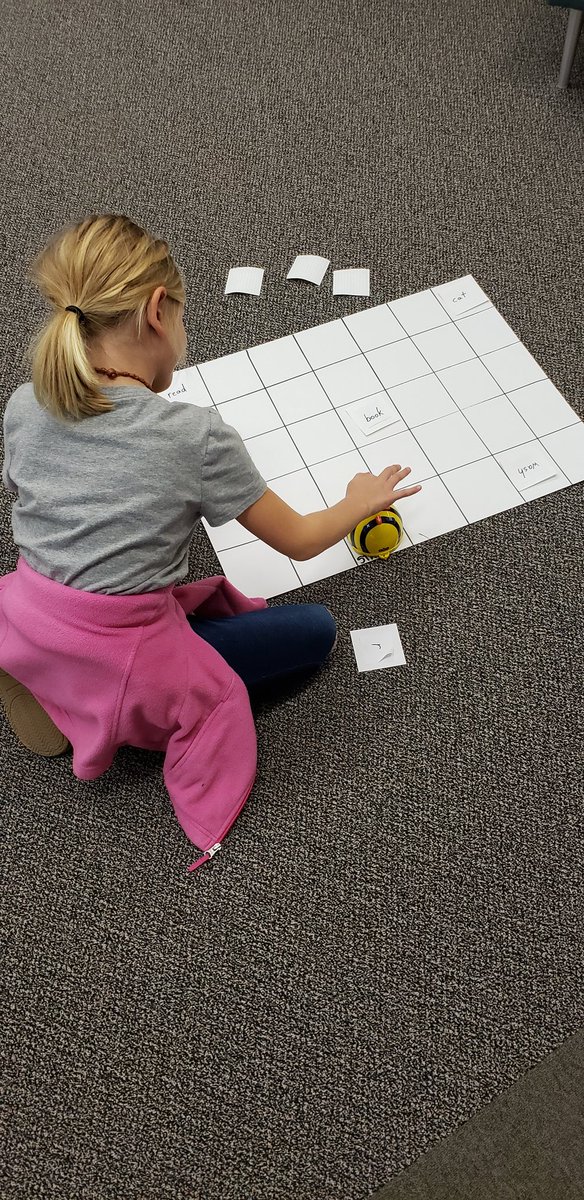 A_RobinsonLib's tweet image. Students are learning how to code using various tech. #HourOfCode #camachotribe @A_RobinsonLib @LeanderISD_Lib @Camacho_Elem