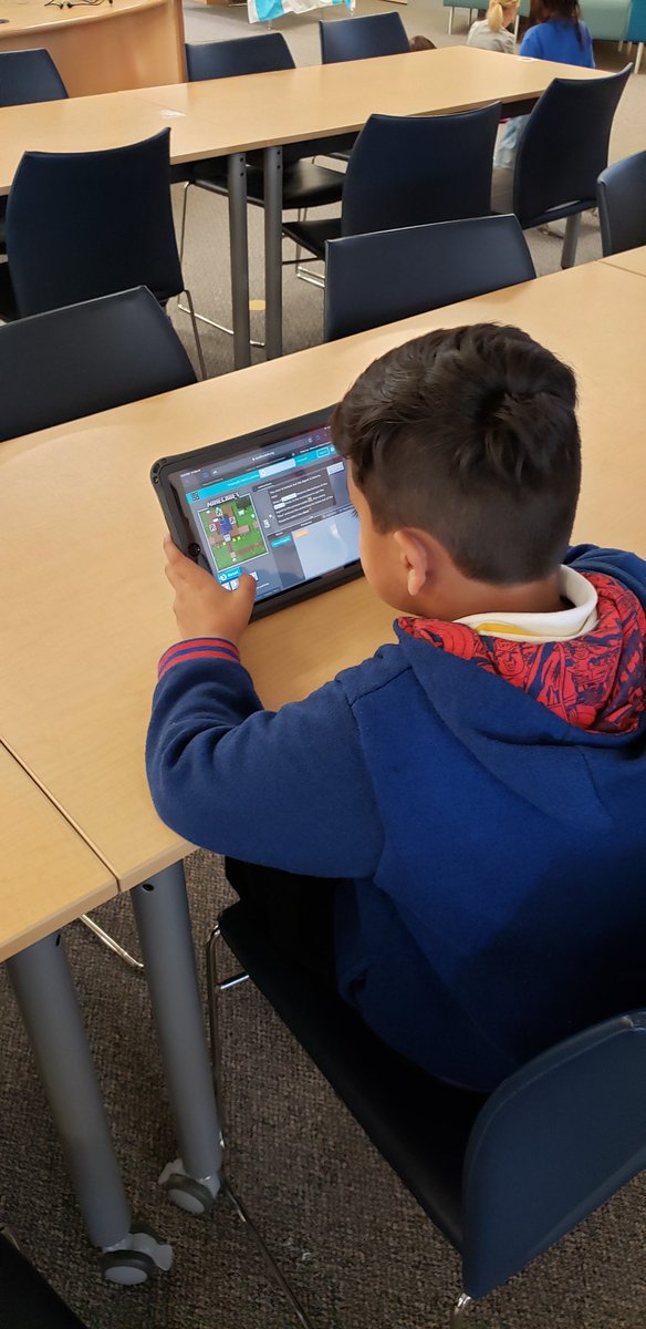 A_RobinsonLib's tweet image. Students are learning how to code using various tech. #HourOfCode #camachotribe @A_RobinsonLib @LeanderISD_Lib @Camacho_Elem