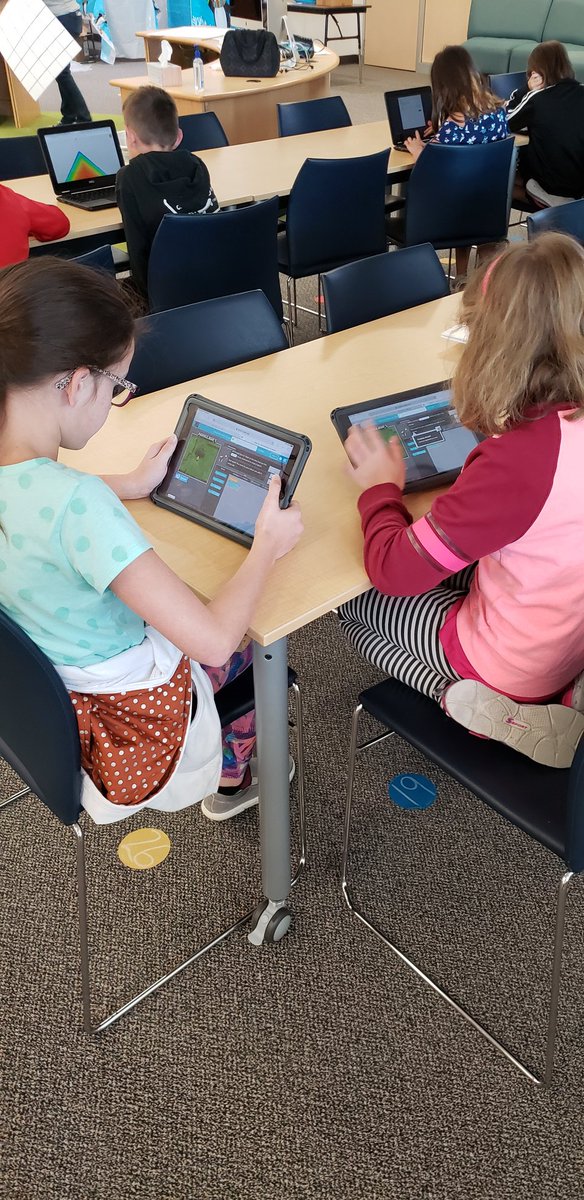 A_RobinsonLib's tweet image. Students are learning how to code using various tech. #HourOfCode #camachotribe @A_RobinsonLib @LeanderISD_Lib @Camacho_Elem