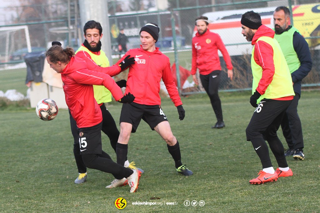 Eskişehirsporumuz, Cumartesi günü oynayacağı İstanbulspor maçının hazırlıklarına başladı.

buff.ly/343WqtF