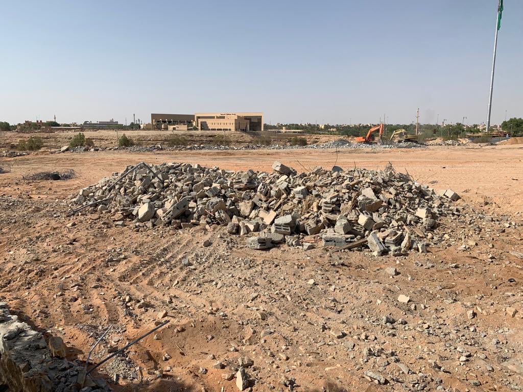 FrankSmith's tweet image. Picture 1 - August 19th, 2019 - our first visit to the ‘Diriyah Arena’
Picture 2 - 110 days later! 15,000 people watched @anthonyfjoshua create History!
Thanks to everyone who made this possible 🙌🏼