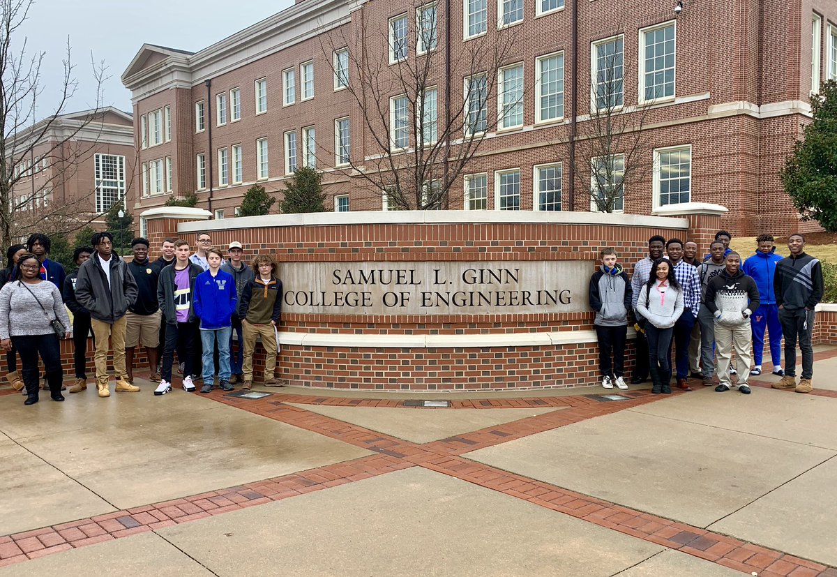 Laura Anglin tweet media