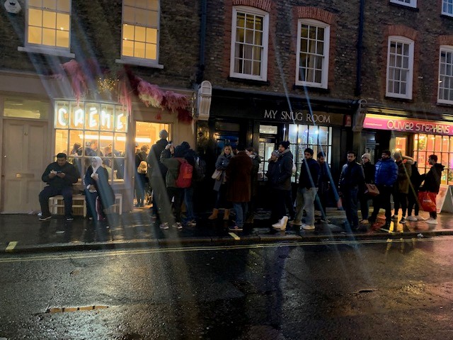 ConsulcoRE's tweet image. We &amp;lt;3 to see our tenants business' doing well! Check out Friday nights queue for new Soho sweet sensation Creme on D'arblay Street!