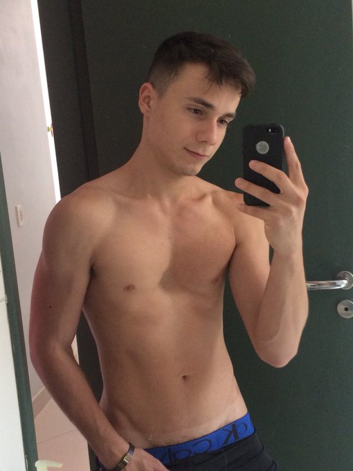 Novinho safadinho curte? 😈😉 https://t.co/gdukunibPM