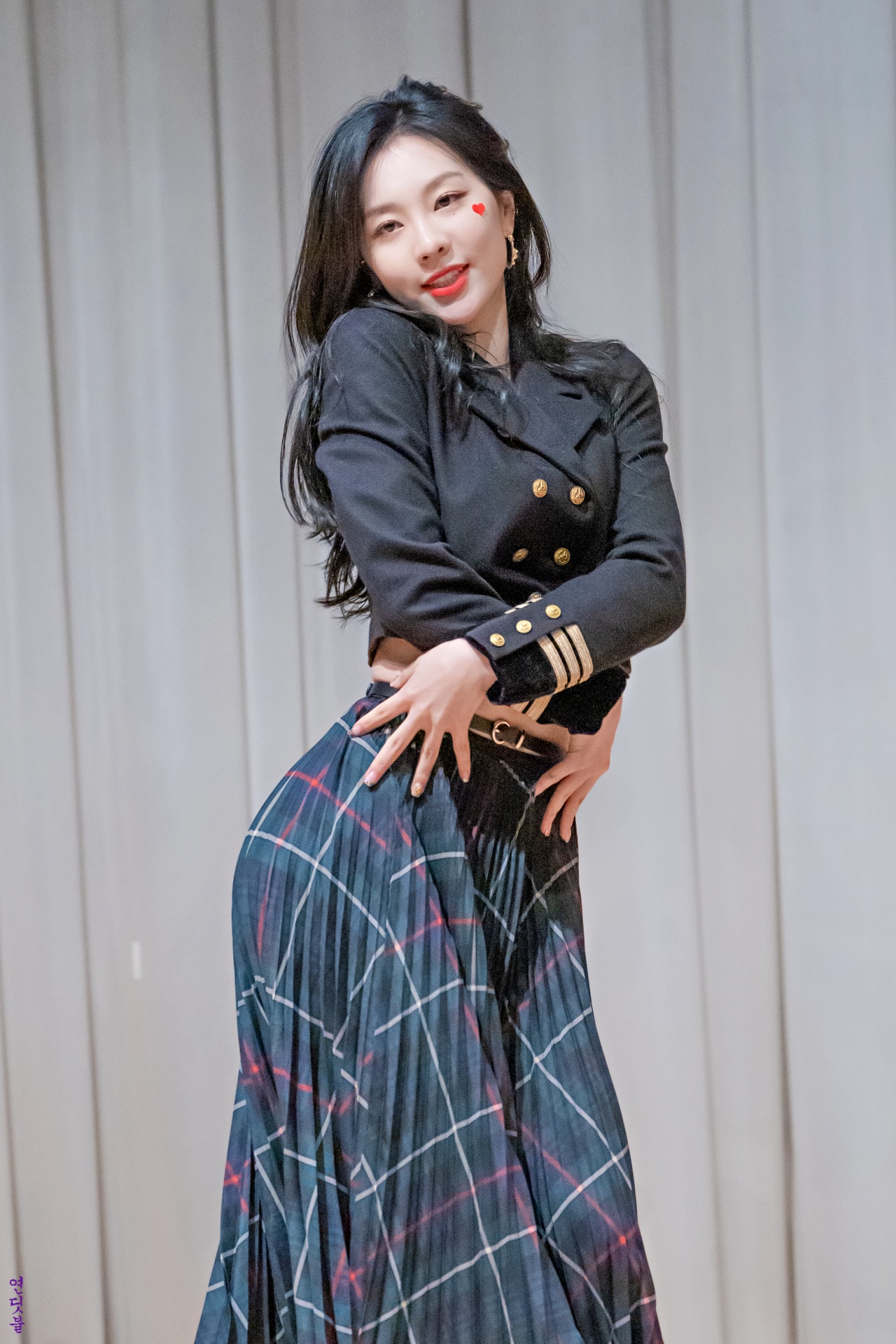 ELWyquHUwAAT7mL.jpg:orig