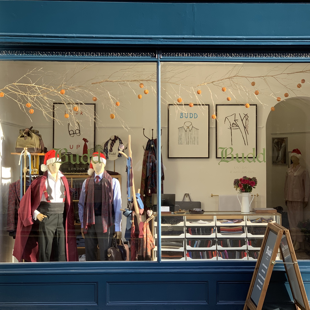 BuddShirtmakers's tweet photo. Oh, the weather outside is frightful but our festive windows are oh so delightful. Our brand new Chiltern store is ready and waiting - pop in and say hello. #BuddLondon #ChilternStreet https://t.co/yepMkYFSrf