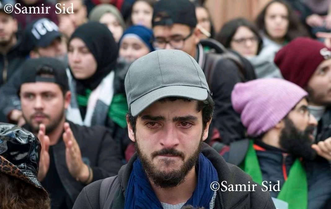 Touil_Na's tweet photo. Laissez nous aimer cette Algérie.. 
#تسقط_انتخابات_12_ديسمبر 
#تسقط_انتخابات_العصابات 
#Hirak https://t.co/HZCXeZfQ2s