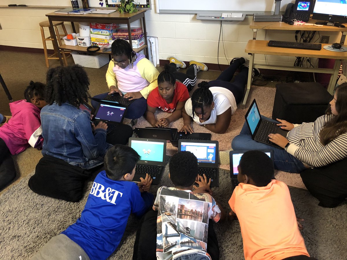 MrsMHAlexander's tweet photo. Hour of Code!  #PontiacHourOfCode  #HourOfCode https://t.co/GWtJ8p3AOE