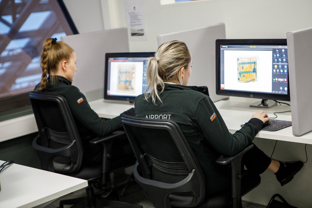 Vanderlande's tweet photo. How to optimize floor space at #airport #security checkpoints? With new technologies, such as Centralised Image Processing, it's possible to increase throughput capacity with the same number of lanes. Read more: https://t.co/D9hk69l8Fx
#remotescreening #CIP #tech #checkpoint https://t.co/gyRtDZvsdF