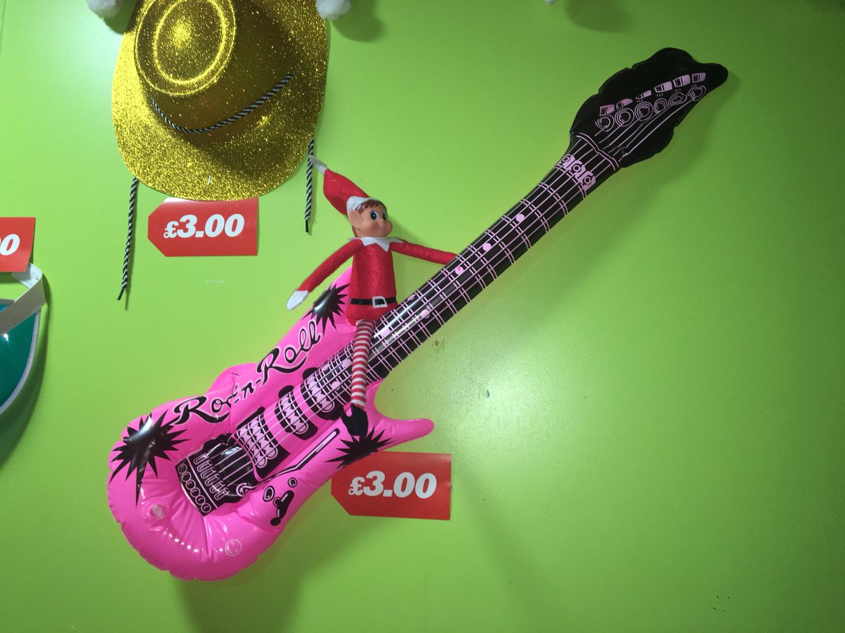ReflexBroadSt's tweet photo. What night out is complete without some of our awesome props!!! 🤩 grab yours before elf steals them all 😜 #reflex #partybar https://t.co/J9ojX28Snp