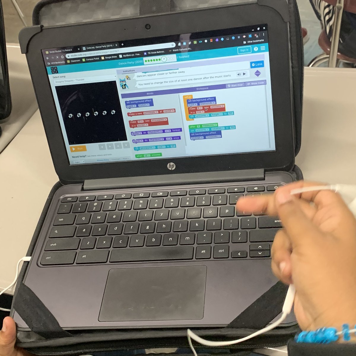 Mrs_Stone07's tweet photo. #HourOfCode #Wolverinesfor13 #ExpectExceptionalHCS @ugm_hcs #CelebrateLearningHCS https://t.co/nlIHiRfEI9