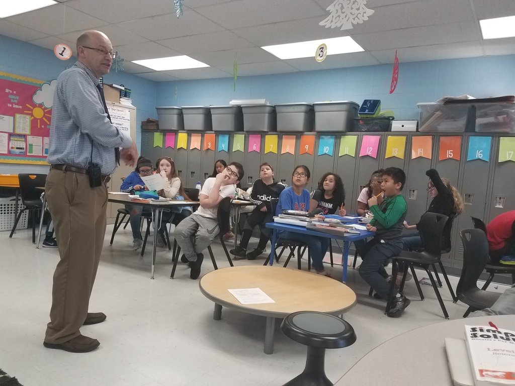 LanksLeaders's tweet photo. @stephenyoungbg joined us for some impromptu guest teaching this morning! 🤖⚡🚲 #science #energytransformations #natcherfamily #lankfordsleaders https://t.co/XcunyBffrN