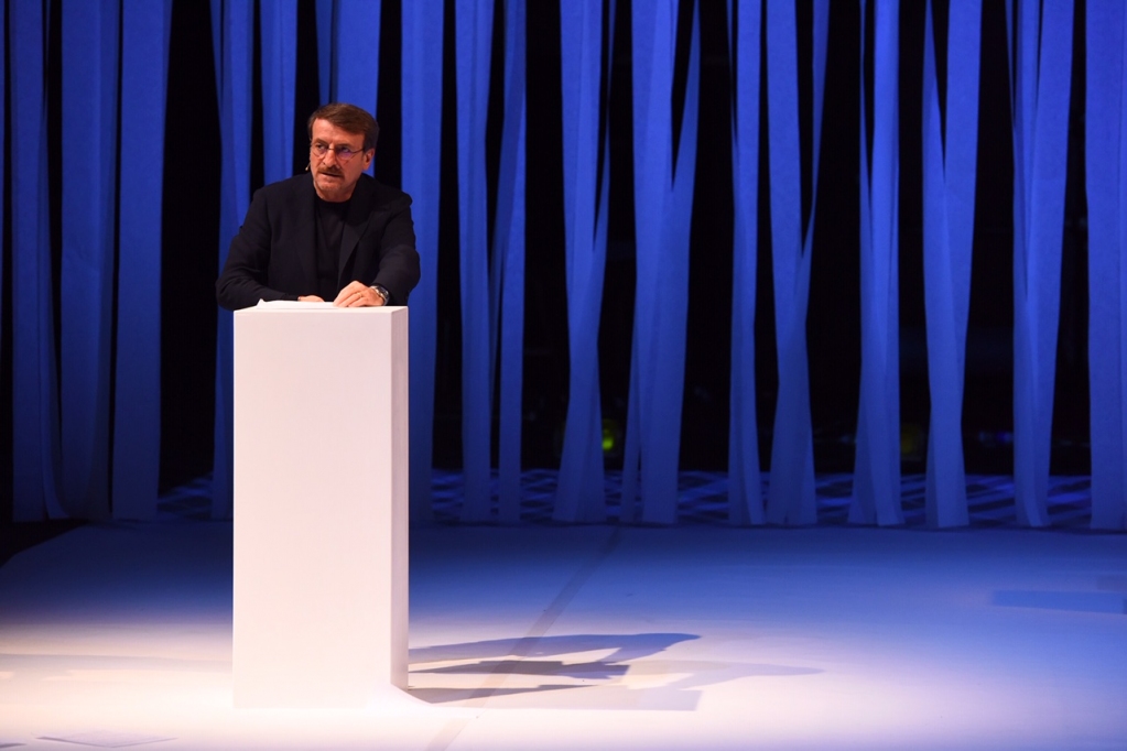 chiesadimilano's tweet photo. È in corso al @Piccolo_Teatro la serata di #Dialoghivb dal titolo «Ambrogio e Agostino, conoscersi per riconoscersi» con Giacomo Poretti, Omeneda Zaid, Zhupeng Zhou e Franca Bonola di Portofranco https://t.co/qY5Xm9ghUC