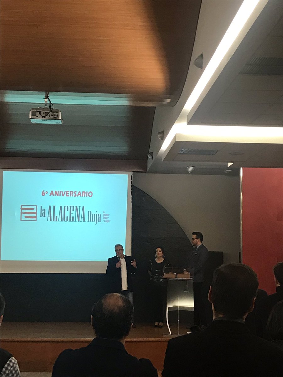 desayunacoruna's tweet photo. VI Aniversario @laALACENARoja en las @BodMartinCodax
#delcomer @EmbutidosLalin
#delbeber #55pasos
#delviajar @aquintadaauga
FELICIDADES!!! https://t.co/jZPJtkR2DB