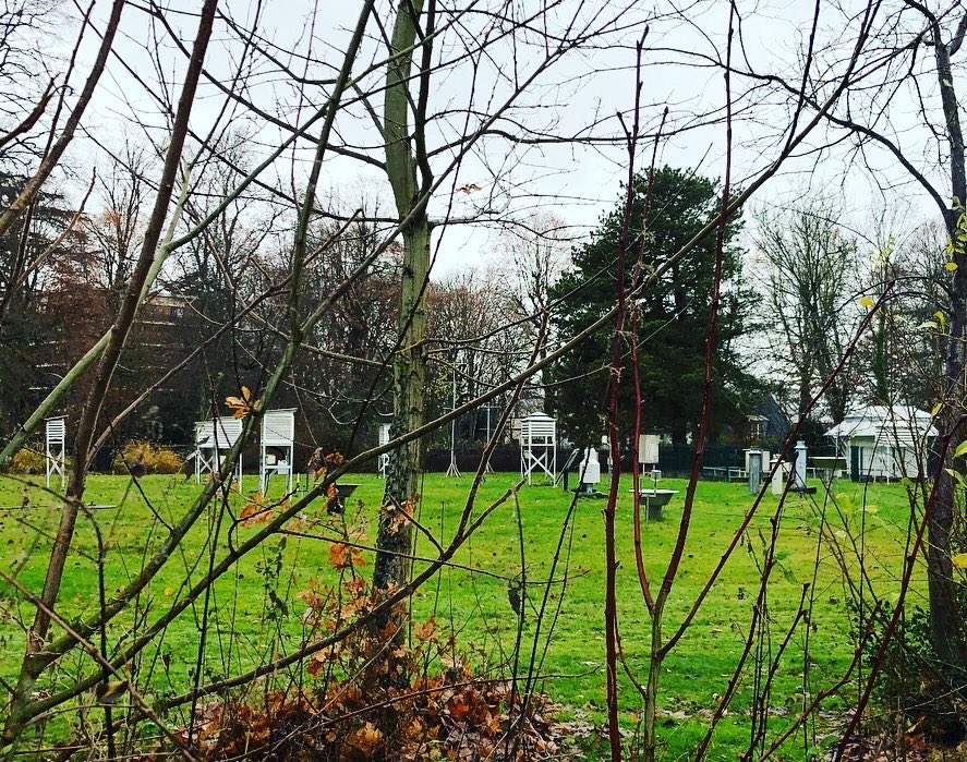 kiriwhan's tweet image. I’m at a #EUMETNET workshop on statistical post-processing of NWP. Really interesting talks today summarising activities at @metoffice, @meteofrance, @DWD_klima, FMI, @AEMET_Esp, meteoswiss and @ECMWF. Plus I got to see a lot of Stevenson screens #bonus #wx