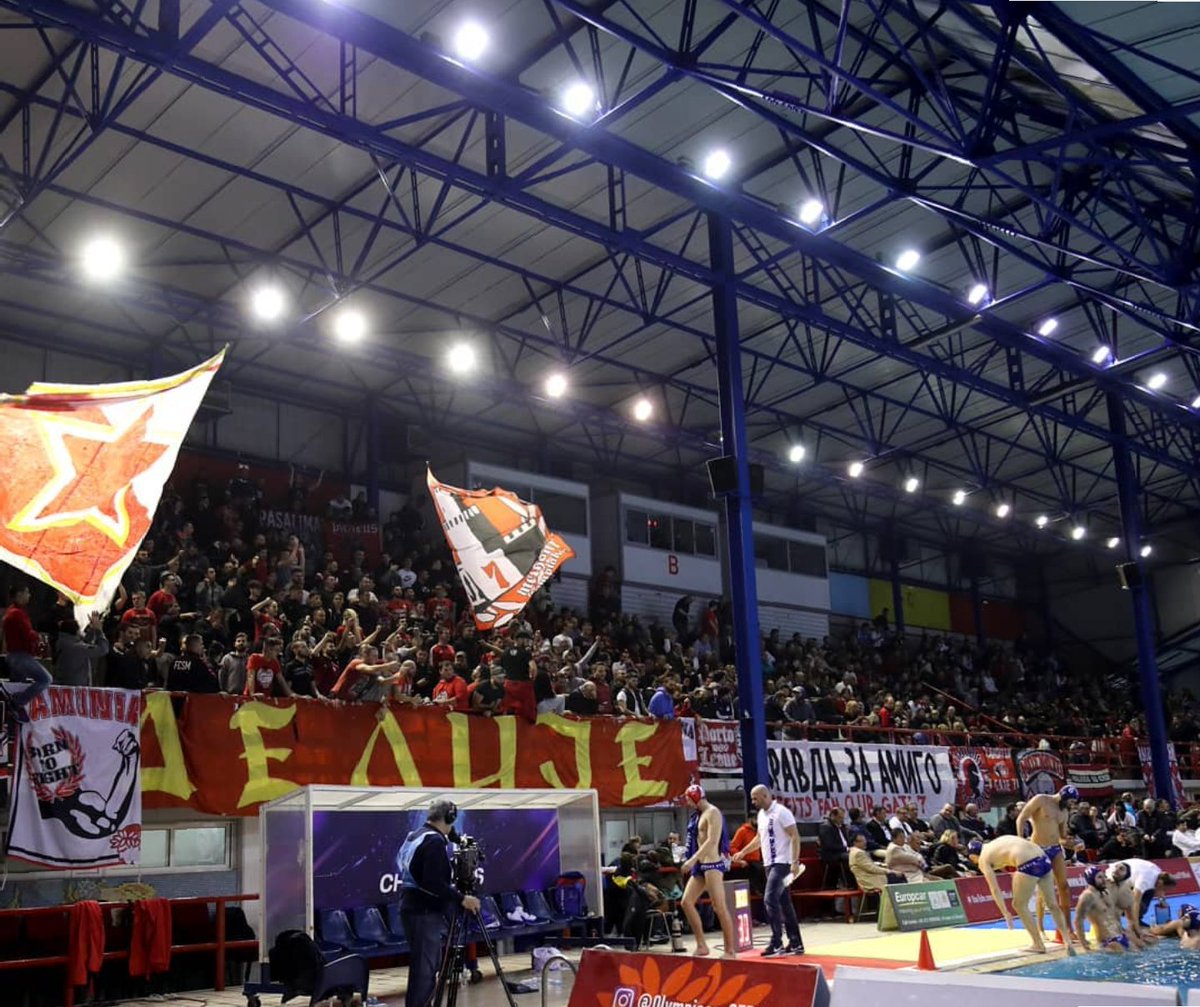 redsagainst's tweet photo. Μεγάλη νίκη ο Θρύλος κόντρα στη Γιουγκ με 6-5 και το Παπαστράτειο.. τρελοκομείο. #olympiacossfp https://t.co/baxOO8K4AK