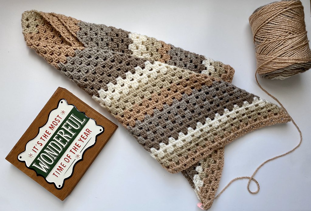 BettyZeo's tweet photo. @RootScythe I made this for my mom for Christmas 😁 follow me on IG at bettyzeocrochet https://t.co/OU7ZWm1aQr