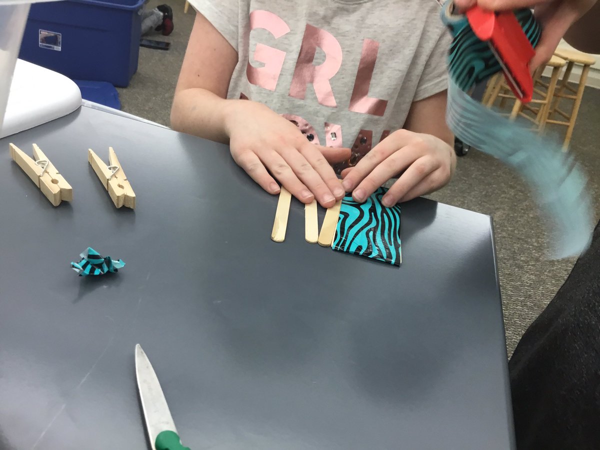 LESSTEAM_ROBO's tweet photo. Stem-Bobcats are now drawing and cutting the park. https://t.co/PjCpTFmd5D