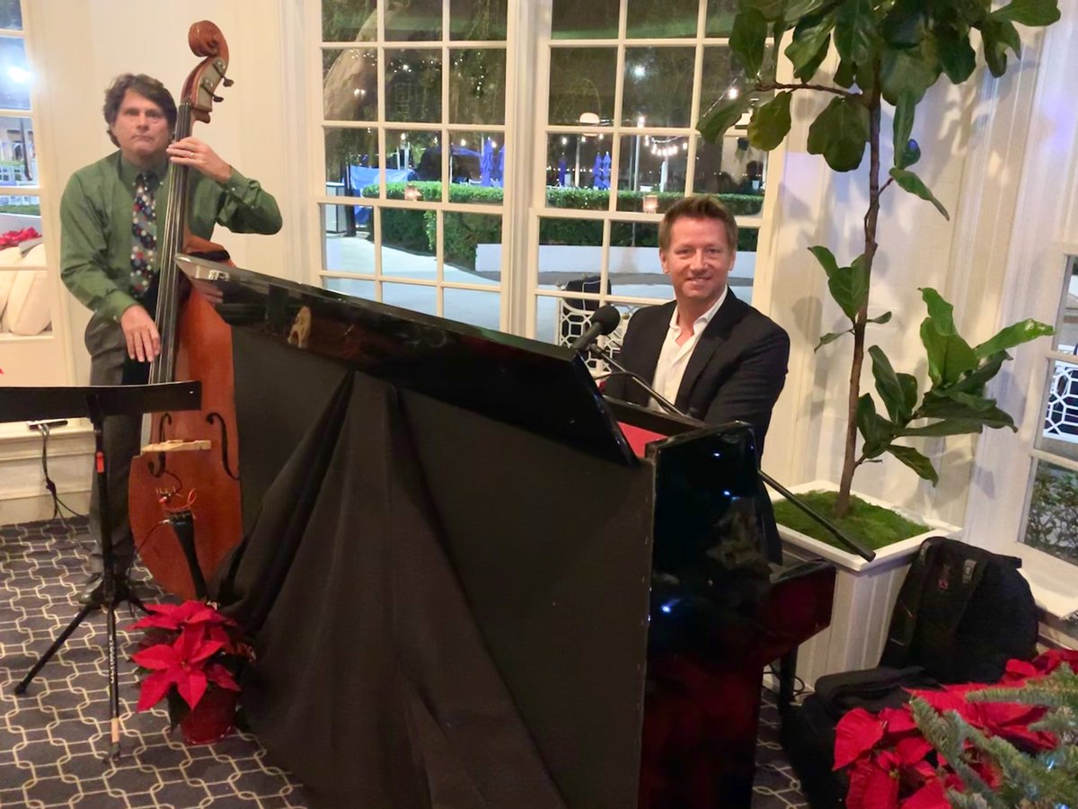 UnitedLandmark's tweet photo. Last night was our annual ULA Holiday Party! Our team commemorated another successful year with great food and holiday sounds.

Shout out to our very own David Downing for entertaining us through the night with his vocals and piano, as well as Holly Lanier for her surprise solo. https://t.co/iuVD2FEnJc
