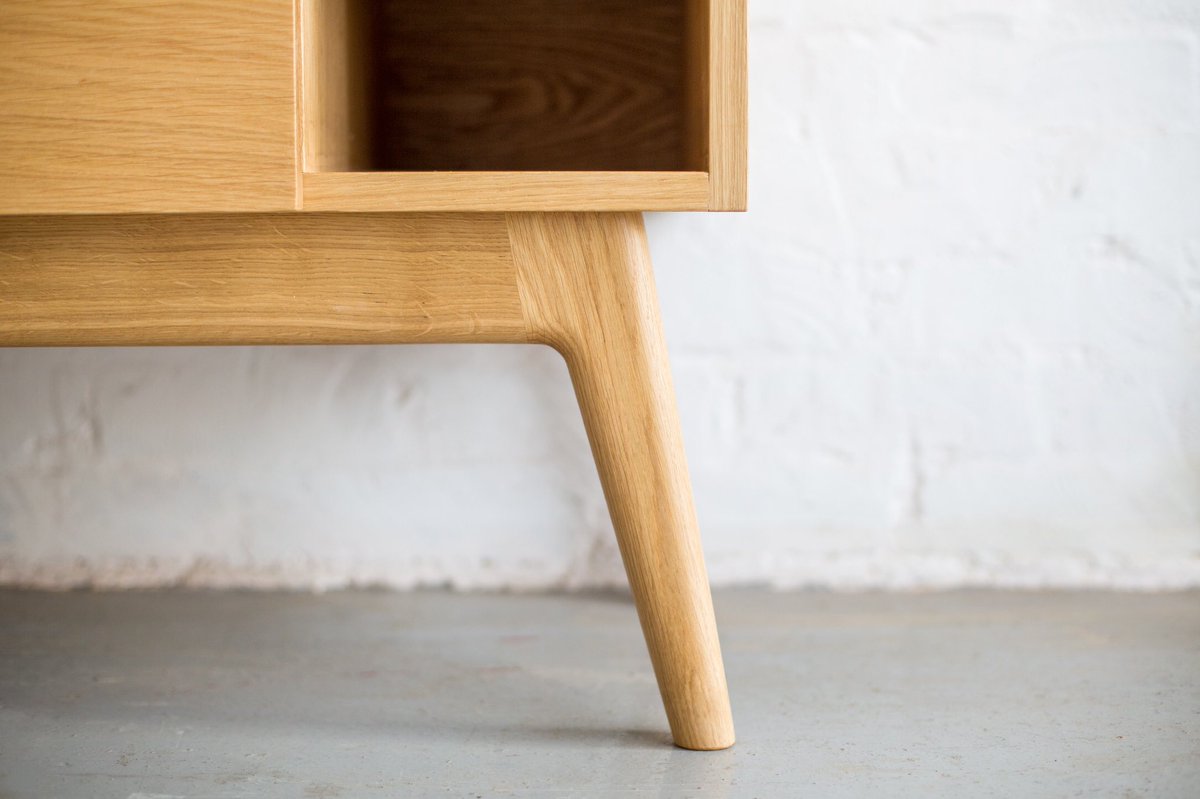 Delivery day for this cabinet of drawers.
#handmade #oak #sideboard #drawers #fluted #detail #devilisinthedetails #midcenturymodern #bespoke #commission #designermaker #makersgonnamake #drawers