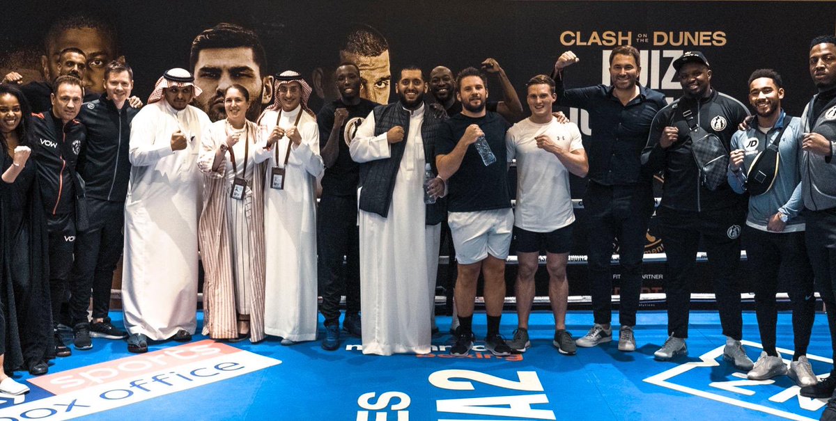 PesterSuperstar's tweet photo. Witness History in Saudi Arabia ‼️🎥 What Show‼️
Well done to all Fighters & the @matchroomboxing staff
Boxing has open the doors once again 🙏🏿
Photo Credit: @Magichandsmike1
#whytewach #ruizjoshua2 #saudiarabia https://t.co/onruZvbzBk