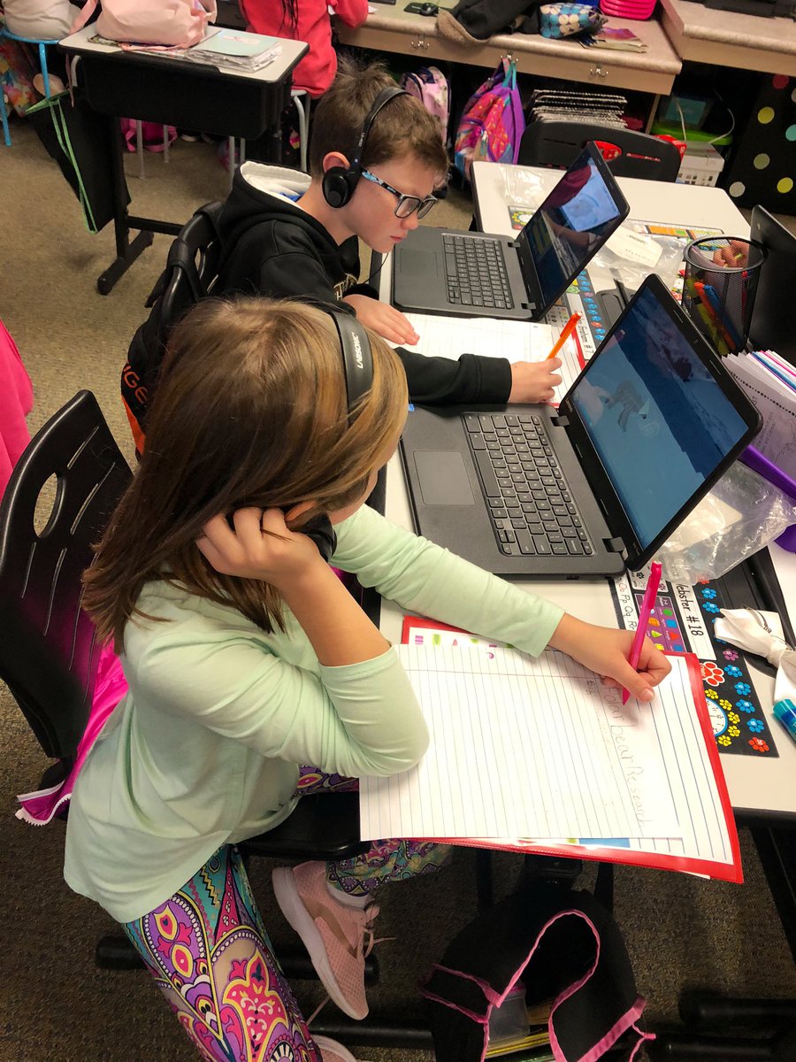 mrsdevyn_wge's tweet photo. Informational writing research on polar bears was in full swing today! #WeLeadWGE 🐾 ✍️ https://t.co/ClNMXVUiRw