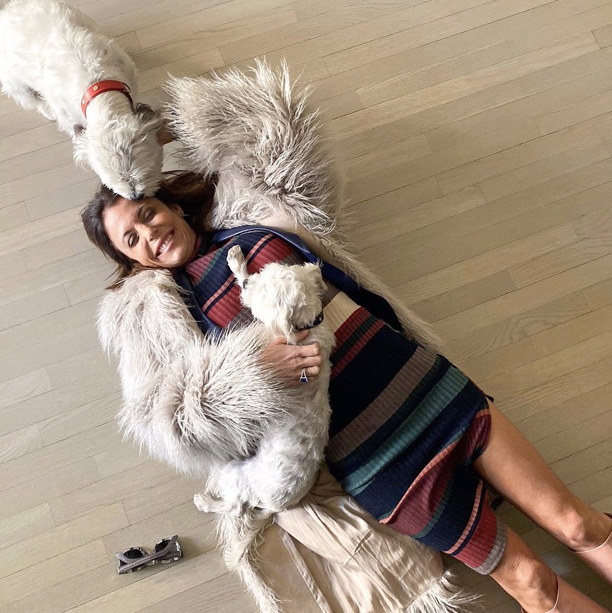 Bethenny's tweet photo. Hold all my calls. I’m taking a lick day today. 👅🐶👩🏻🐶💋
#LickDay #CallingInLick #OutSick #MyBabies #Rescues #RescueDogsOfInstagram #AdoptDontShop #BiggySmallz https://t.co/8WNTDTzE9o