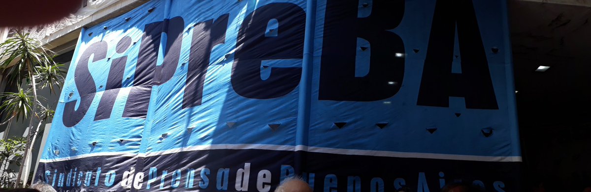 ATEdefeciudad's tweet photo. Junto a les trabajadores de @somostelam en la asamblea que realizaron hoy en la puerta de la Agencia Télam https://t.co/8KLifxl5WE