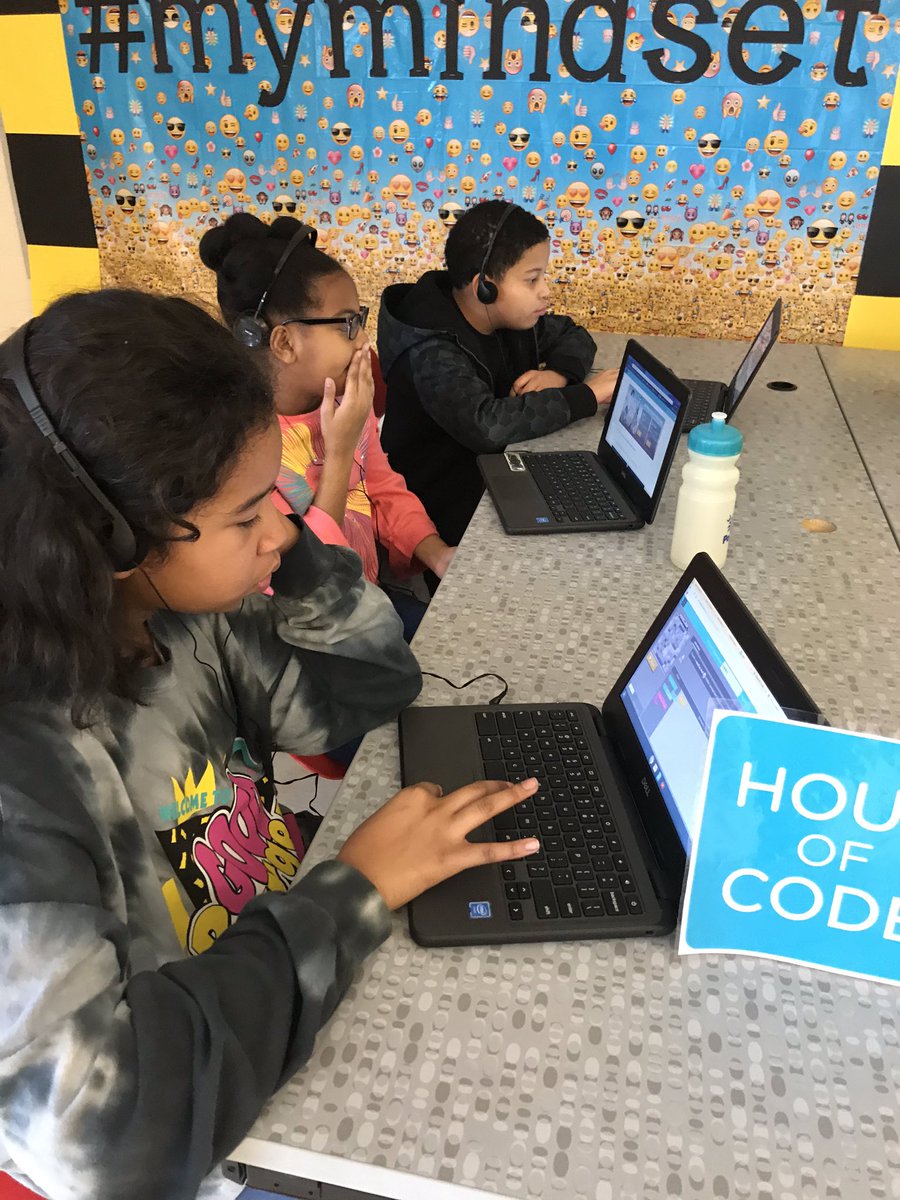 LakeCarolina1's tweet photo. We 💙#HourOfCode @ #lceupper! https://t.co/lO14ljMEhn