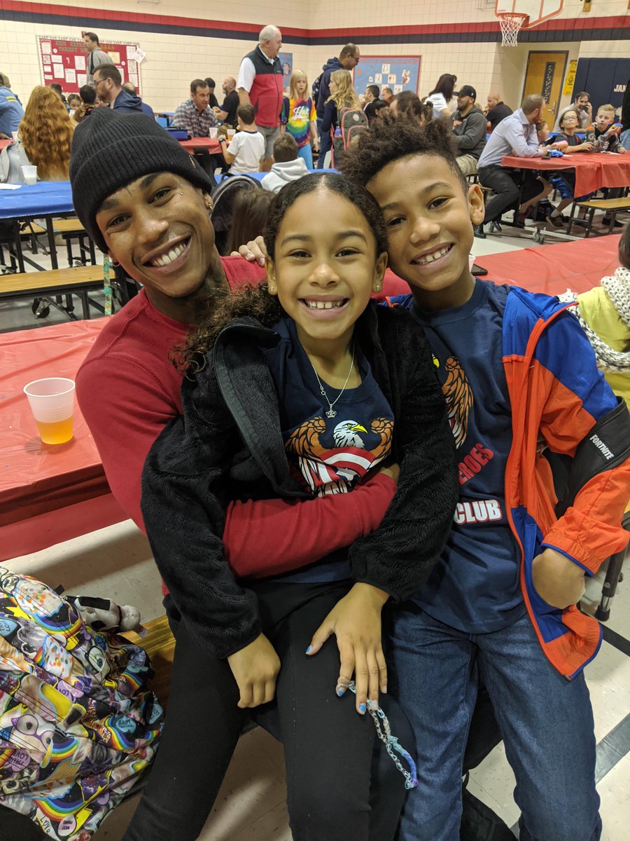 JDHullHeroes's tweet image. Everybody had a great time at our Doughnuts for Dads morning, sponsored by our Student Council!  What a great way to start the day!  
@ChandlerUnified
 
@JanePto