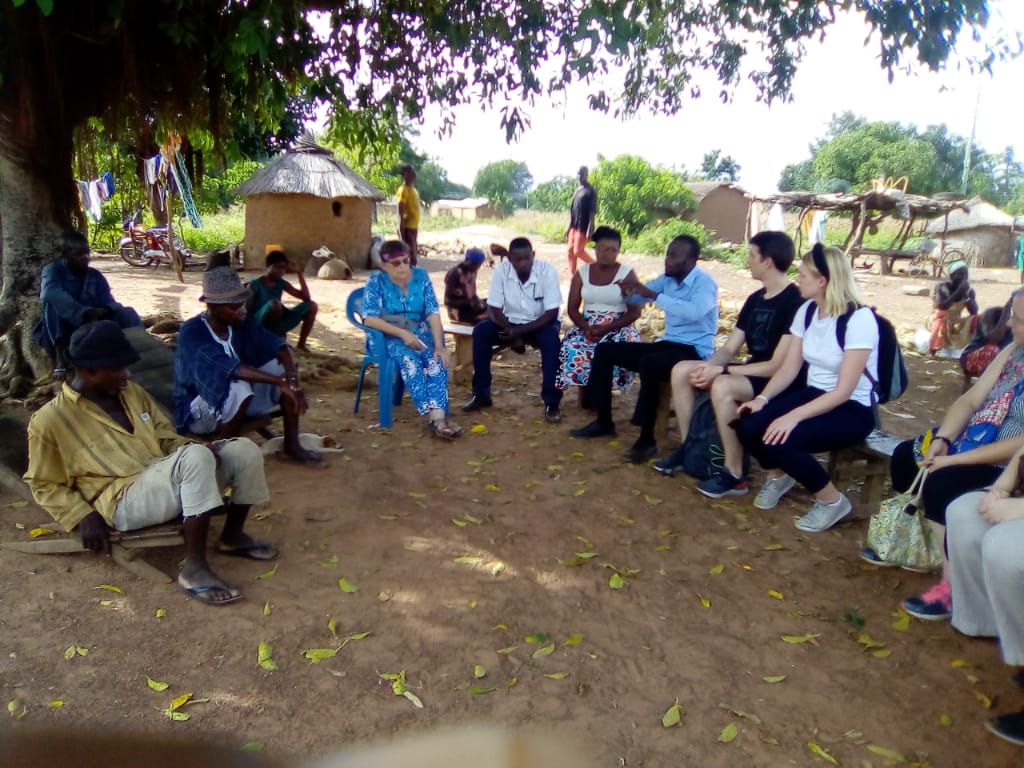 anwmeta's tweet photo. Then Monday afternoon we held our first ever community Durbar. Around 100 people came and we discussed the global issue of antimicrobial prescribing and barriers to using medicines effectively @TheMartinLamb @Esther59148764 @rebecca_rrt @92Nishta @THETlinks @NSFTtweets @NsftP https://t.co/GcN3A9Gsty