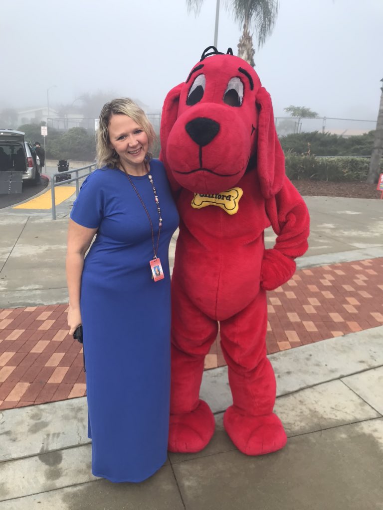 Clifford was out in front today greeting <a href="/SSDCOaks/">Red Hawks</a> students as they arrived to school to celebrate opening day of our Winter Book Fair! #SanteeSD #RedHawksRead <a href="/Scholastic/">Scholastic</a> <a href="/SSDKristin/">Kristin Baranski, Ed.D</a>
